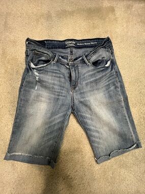 Signature by Levi Strauss Washed Blue Modern Skinny Denim Shorts.